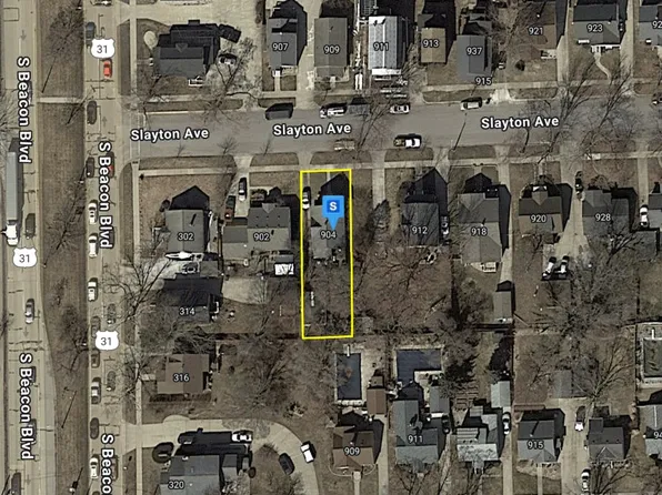 904 Slayton Ave, Grand Haven, MI 49417