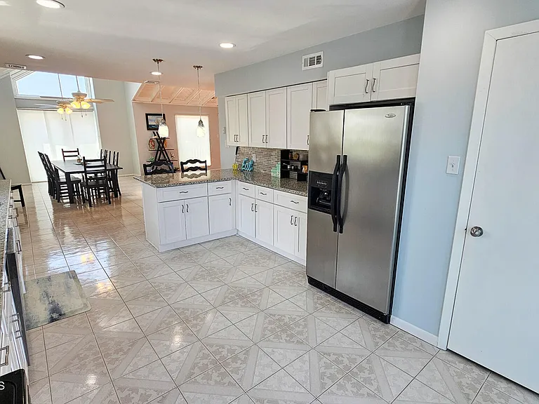 702 Newell Ave — Photo 6