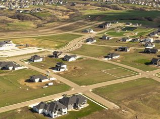 4505 Elk Ridge Dr, Bismarck, ND 58503