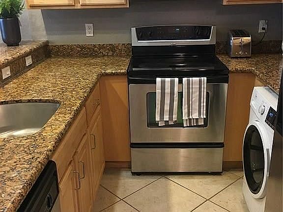 5th image of 150 NE 15th Ave APT 138