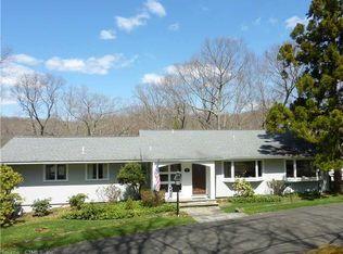 315 Chestnut Ln, Hamden, CT 06518