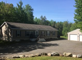 8 Berry Pit Rd, Hudson, ME 04449