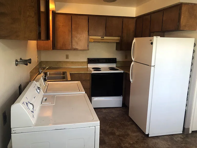 1308 W Howe St — Photo 9