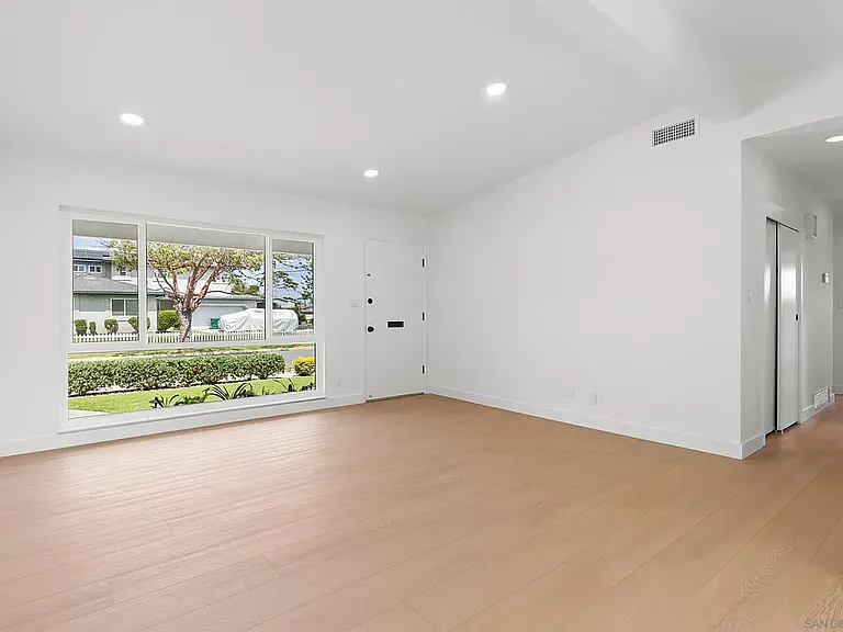 8851 Geraldine Ave — Photo 9