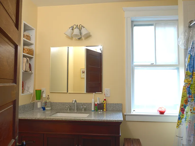 35 Ashland St #1 — Photo 10