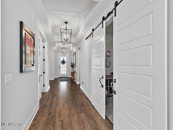 5th image of 140 PINE FOREST Court