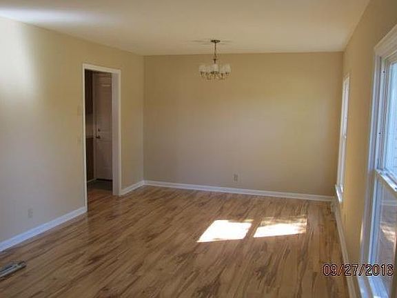 3rd image of 106 Sun Cir