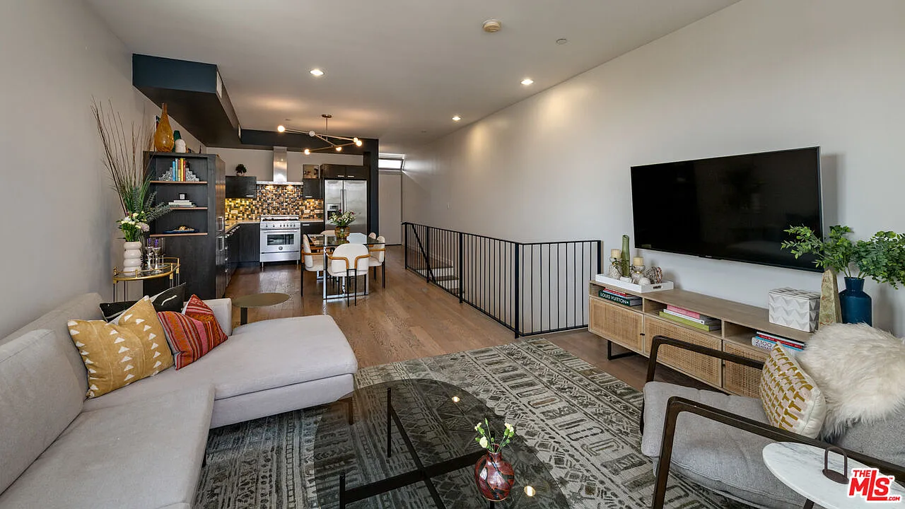 2 bed, 2.5 bath, 1190 sqft, $5,495 — Photo 4