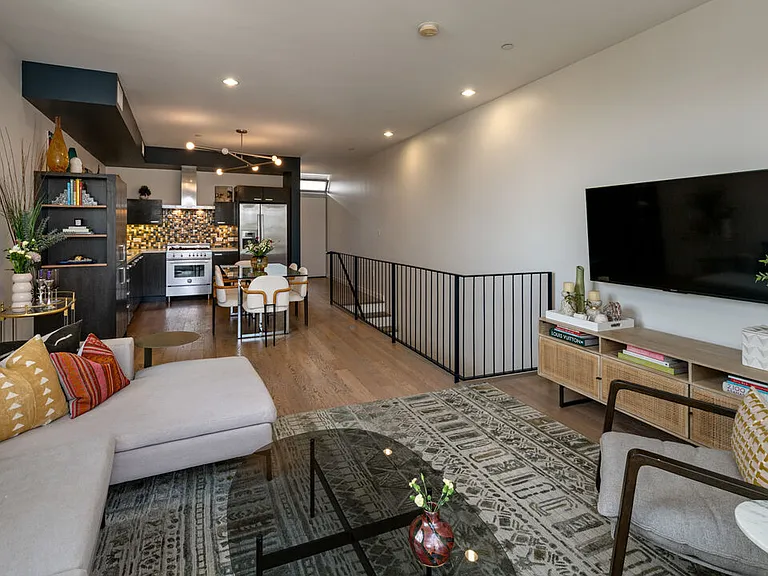 751 N Fairfax Ave #12 — Photo 4