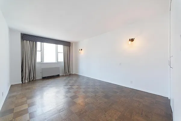 Sold by R New York | media 14