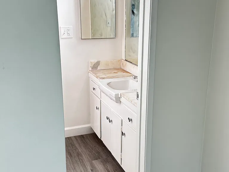 143 S Saint Andrews Pl #7 — Photo 5