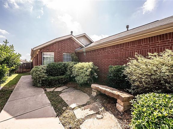 3rd image of 12128 Thicket Bend Dr