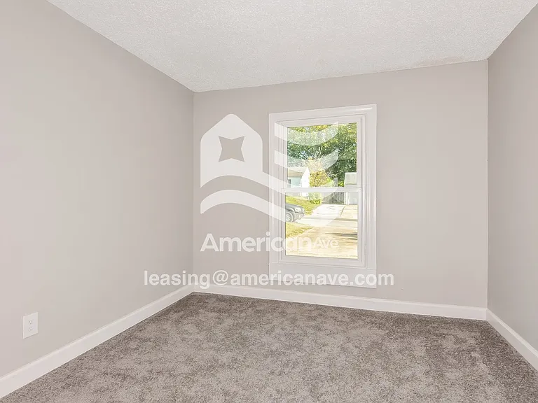 1089248_006_wm_-_main_bedroom_13245654.jpg
