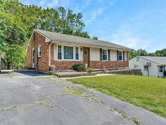 2nd image of 2835 Emissary Dr