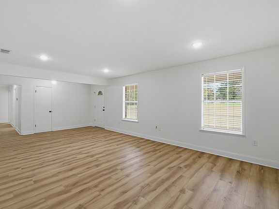 3rd image of 34 Prine Cir