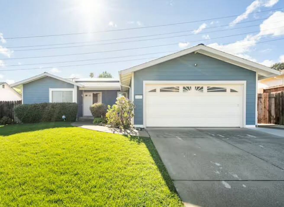 1st image of 2221 Daffodil Dr