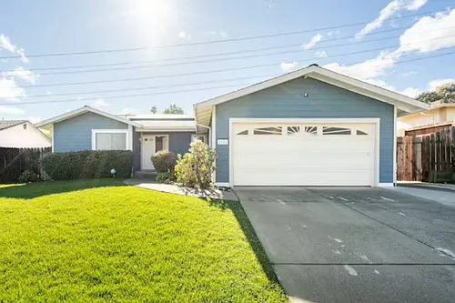2221 Daffodil Dr Photo 1