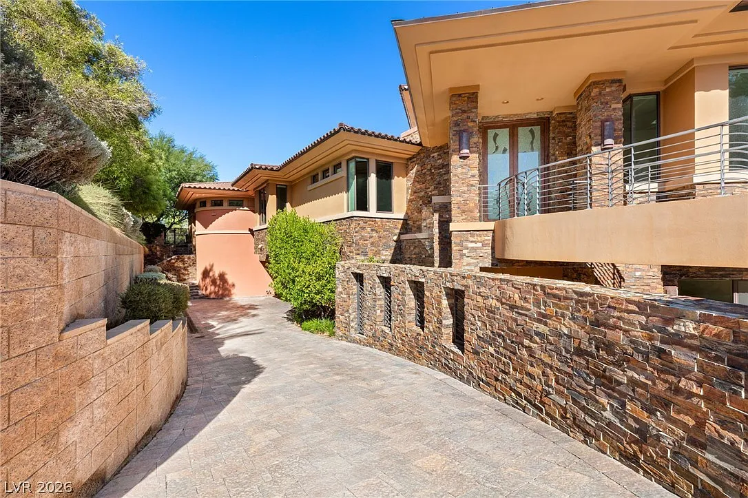5 bed, 7.0 bath, 8563 sqft, $25,000 — Photo 3