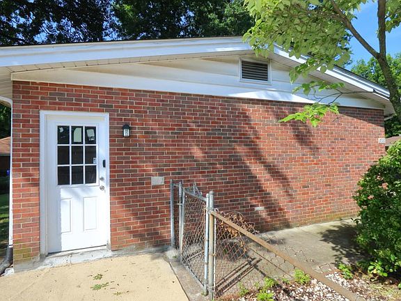 3rd image of 580 Saint Gabrielle Dr
