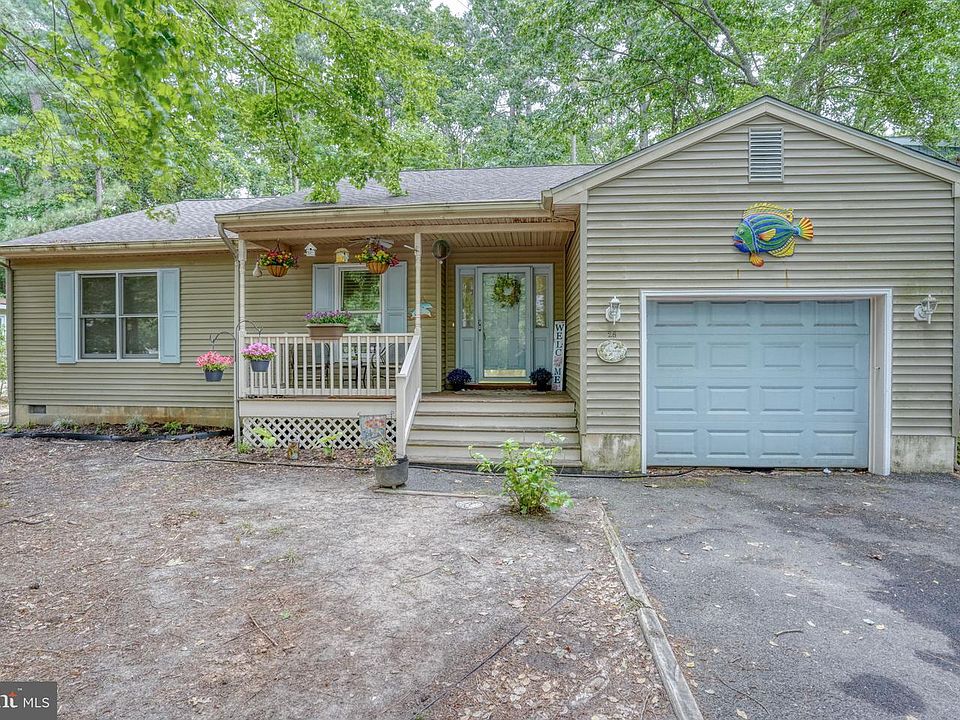1st image of 26 Burr Hill Dr