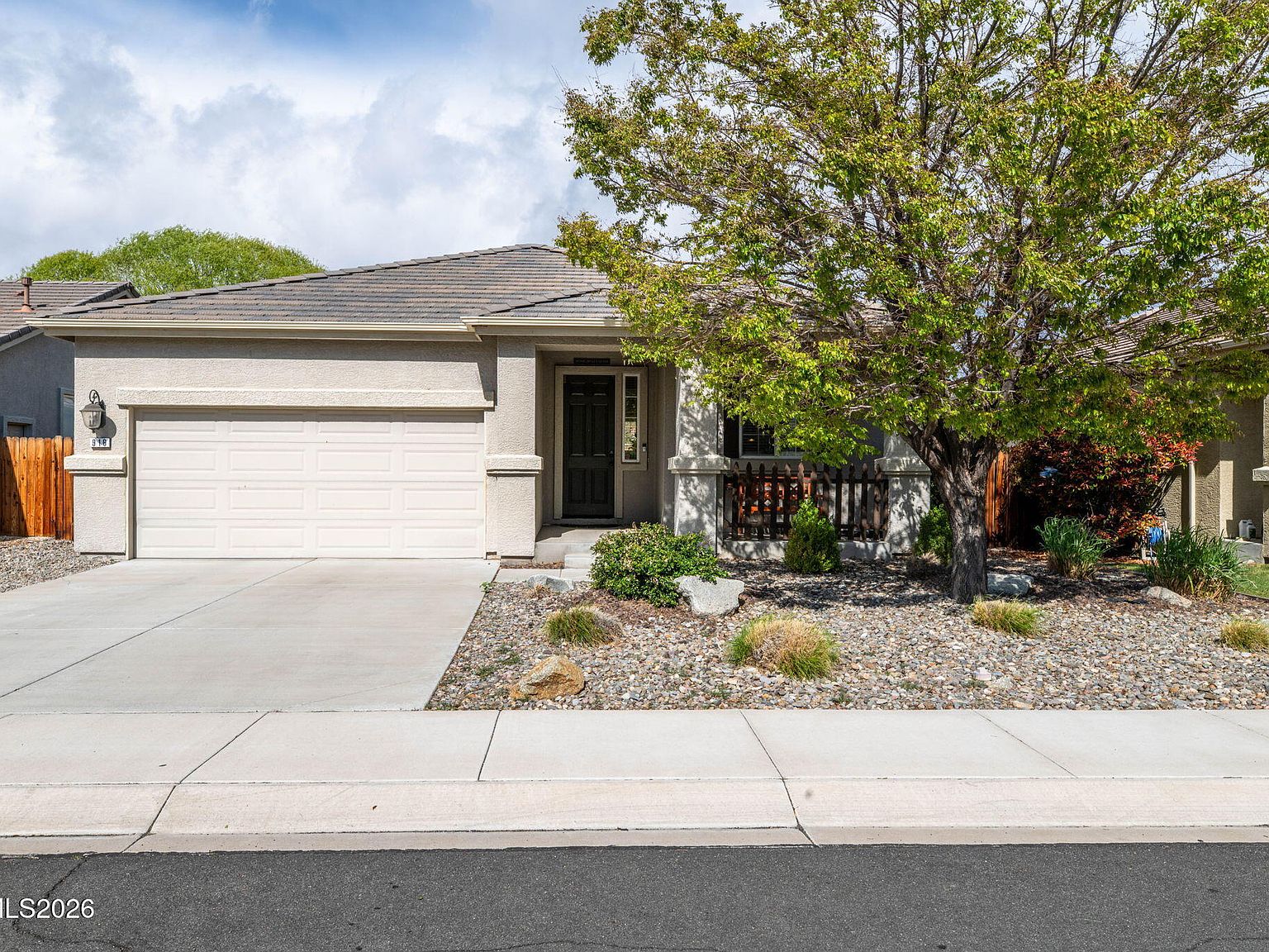 916 Lakeview Dr