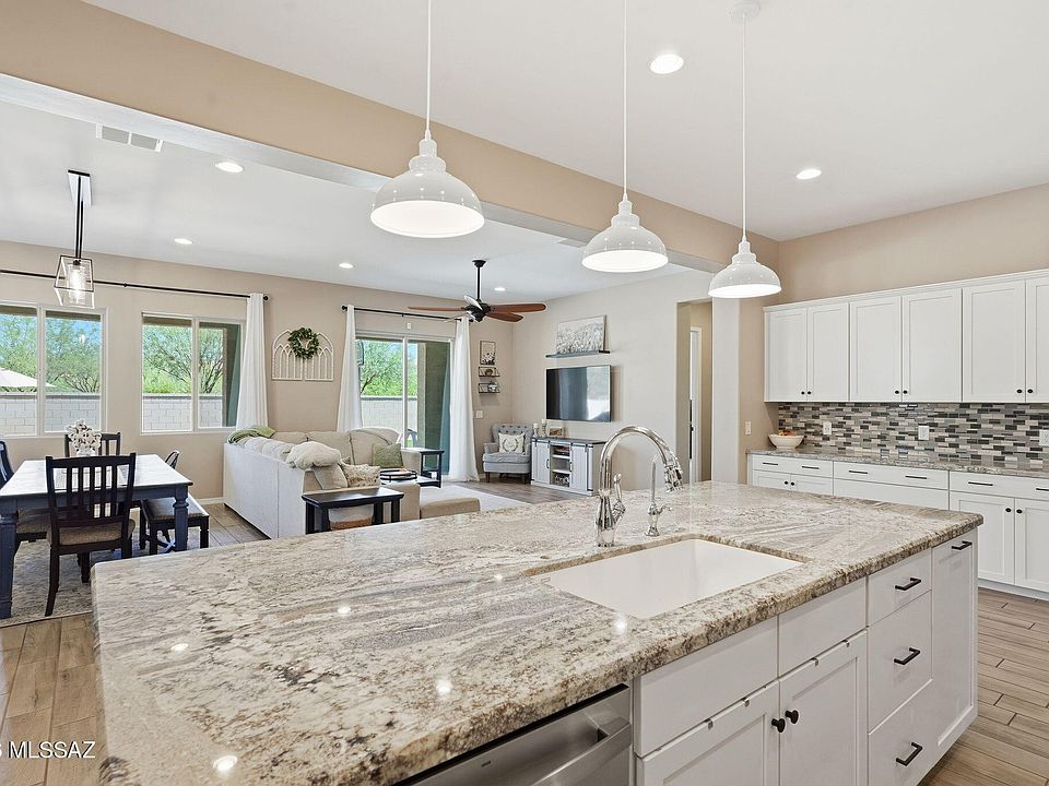 1st image of 1076 W Desert Firetail Ln