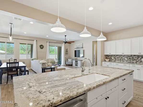 1076 W Desert Firetail Ln, Oro Valley, AZ 85755