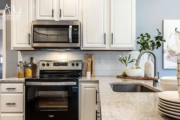 170 W Rosewood Dr — Photo 10