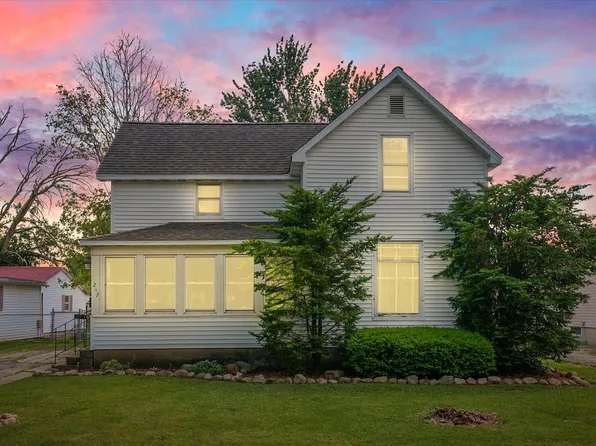 242 E Pine St, Paxton, IL 60957