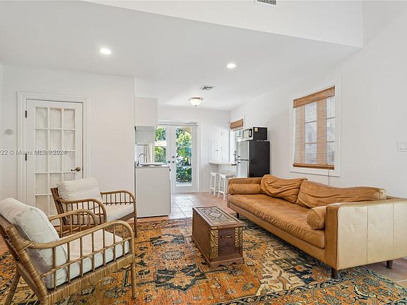 4th image of 2421 San Domingo St #2421