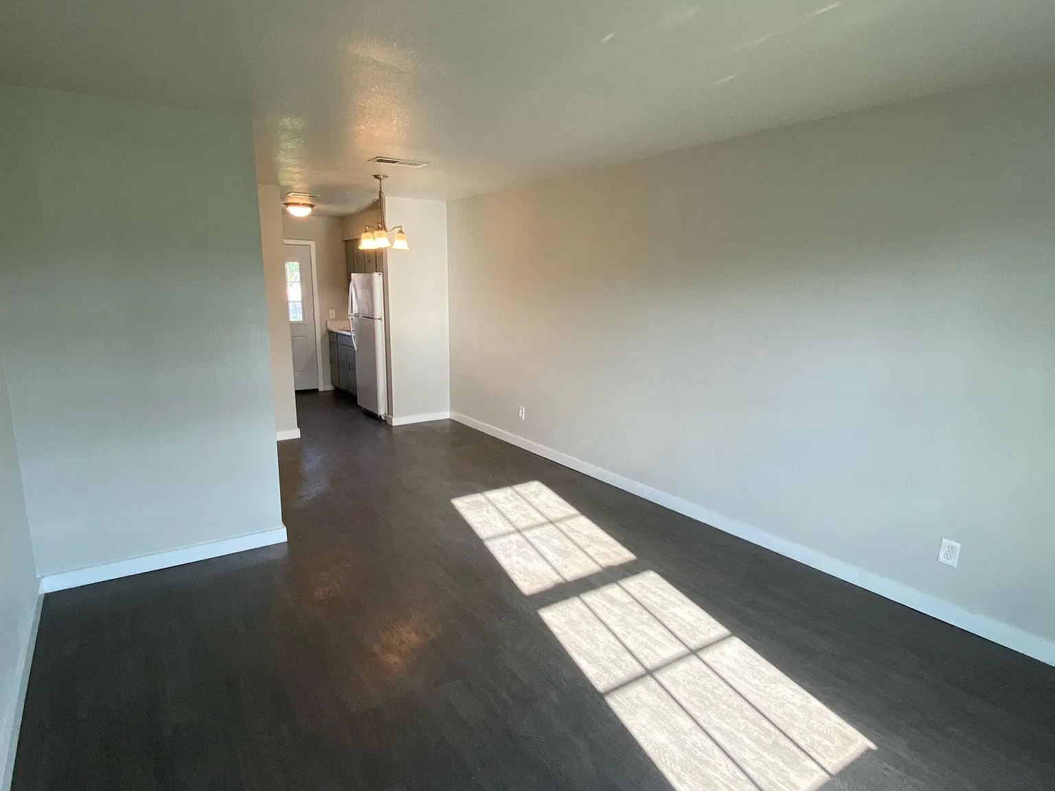 1008 Russ Lake Dr — Photo 2