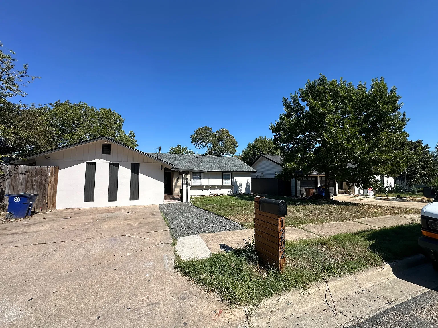 1202 Warrington Dr — Photo 2