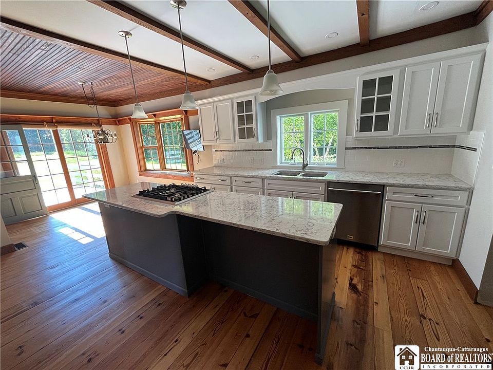 2nd image of 4934 Bayview Rd