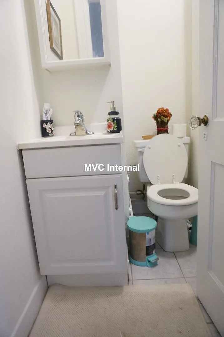 Nice4 bed in Allston — Photo 2
