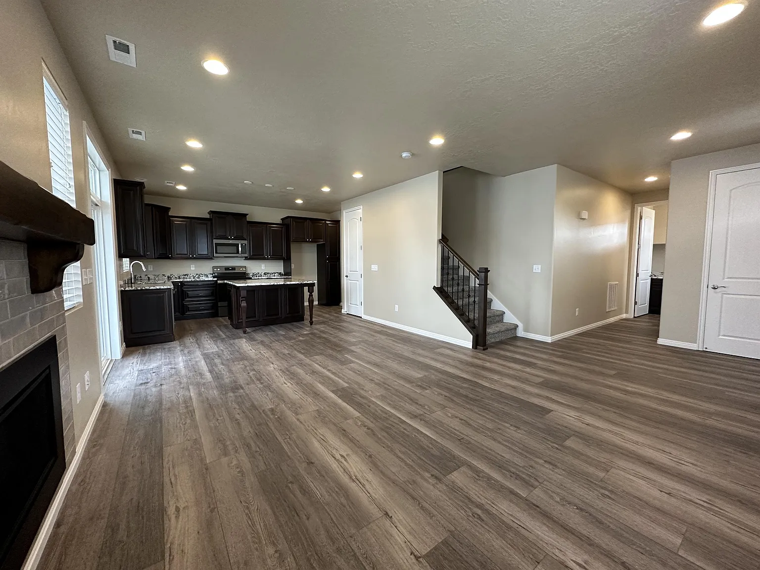 2312 W Lydia Ln - EB - 1 — Photo 3