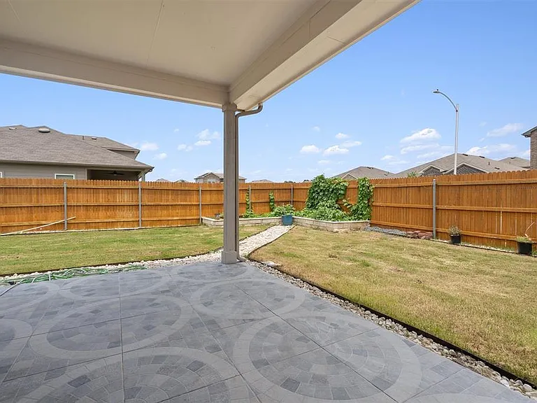 6112 Montrelia Dr — Photo 17