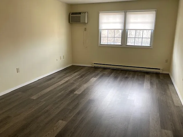 Building Photo - 40 Dinan Dr #24