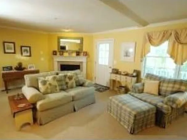 229 Belknap Dr Unit B, Pembroke, NH 03275