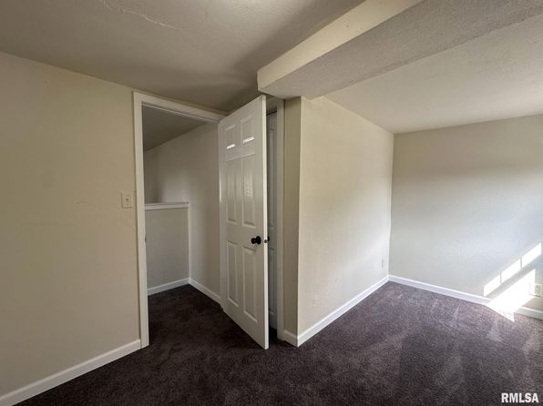 111 Harrison St, East Galesburg, IL 61430