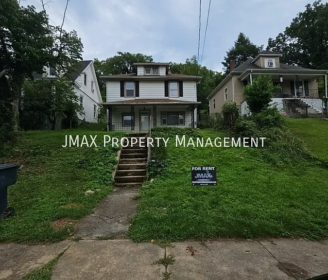 1318 Buena Vista Blvd SE — Photo 1