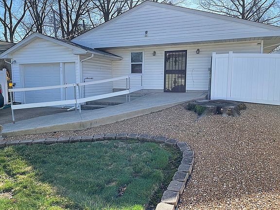 2nd image of 1818 E Belle Ave