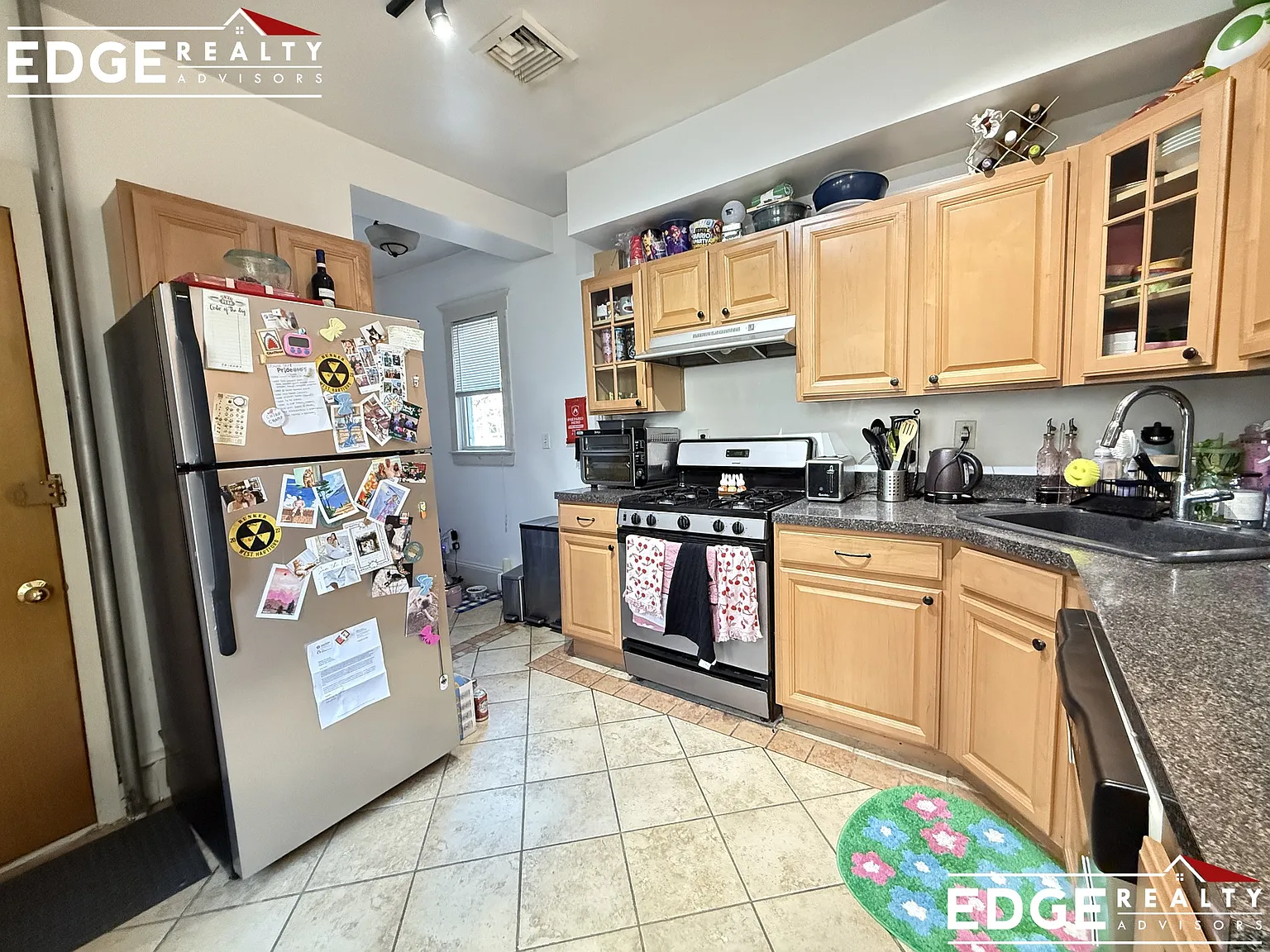 3 bed, 1200 sqft, $3,400 — Photo 2