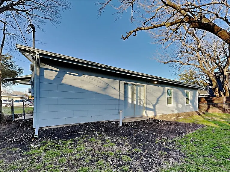 5825 Aton Ave — Photo 15