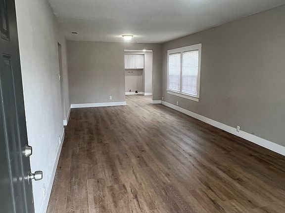 4th image of 864 W 18th St
