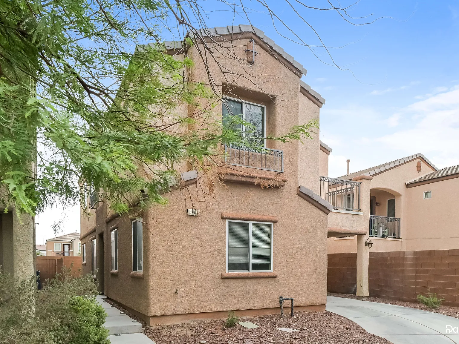 3 bed, 3.0 bath, 1549 sqft, $1,850 — Photo 2