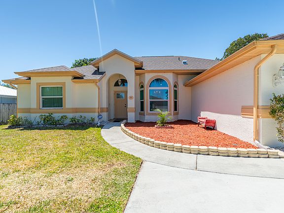 3rd image of 366 NE Genesee Avenue