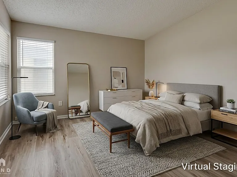 580 Staffordshire Dr — Photo 4