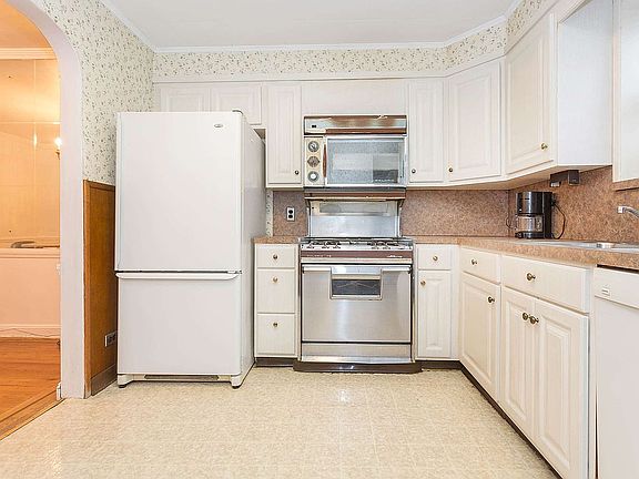 5th image of 82-20 166th St Unit 1