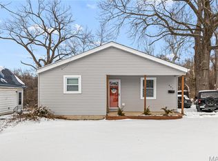 461 Scenic Dr, Saint Louis, MO 63137