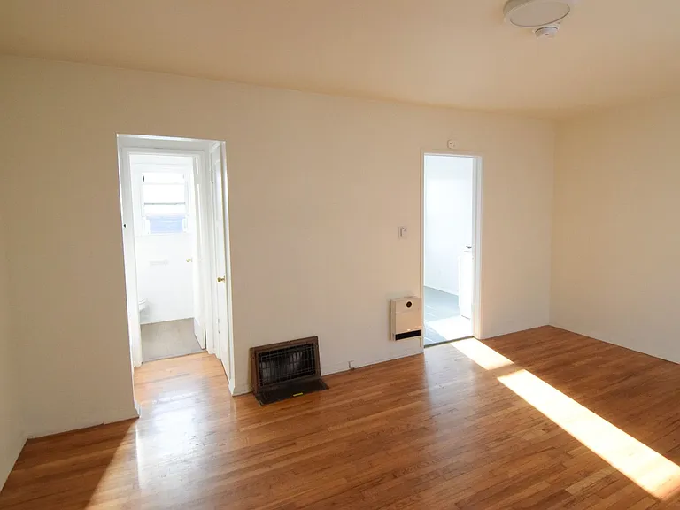 1132-1136 Pico Blvd — Photo 3
